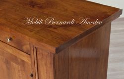 Credenza artigianale realizzata in noce massiccio con 3 ante stile piemontese